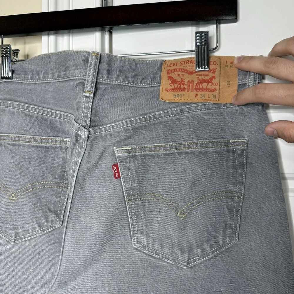 Levi's 501 Jeans Men's 33/31 Gray Button Fly Straight Fit Denim Stonewash